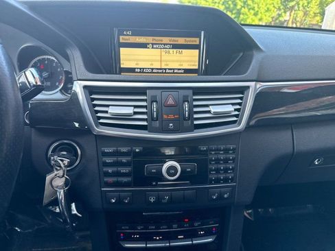 Used 2010 Mercedes-Benz E 550 4MATIC Sedan image 25