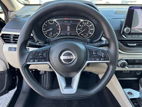 Used 2025 Nissan Altima 2.5 SV FWD image 26