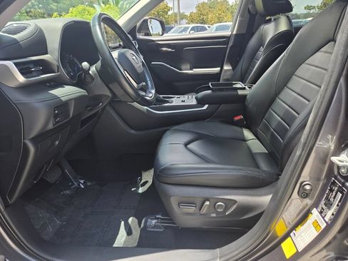 Used 2022 Toyota Highlander XLE FWD image 8
