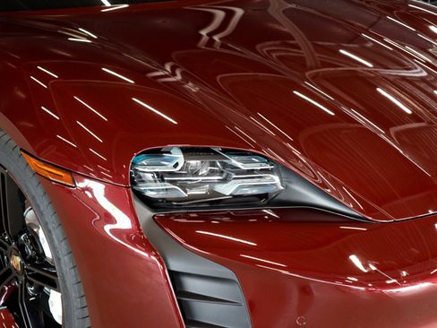 Used 2022 Porsche Taycan image 31