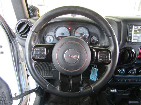 Used 2017 Jeep Wrangler Unlimited Sahara AWD/4WD image 13
