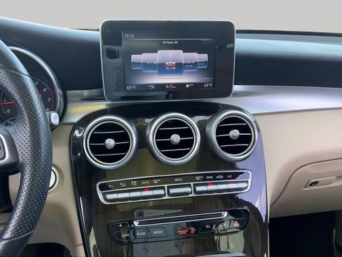 Used 2019 Mercedes-Benz GLC 300 image 7