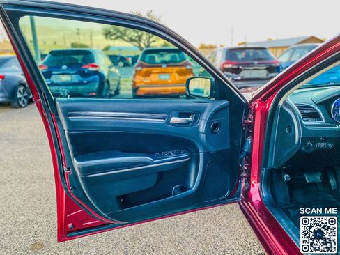 Used 2018 Chrysler 300 Touring L image 16