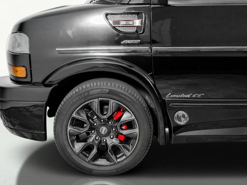 Used 2023 GMC Savana 2500 image 19