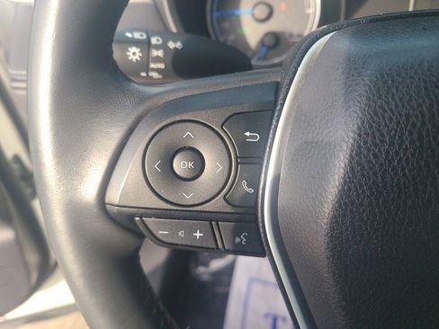 Used 2022 Toyota Venza LE image 20