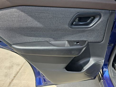 Used 2023 Nissan Rogue S image 16