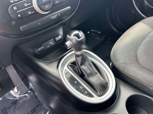 Used 2018 Kia Soul + FWD image 13