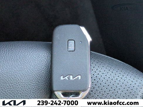 Certified 2022 Kia Niro EX Premium image 31