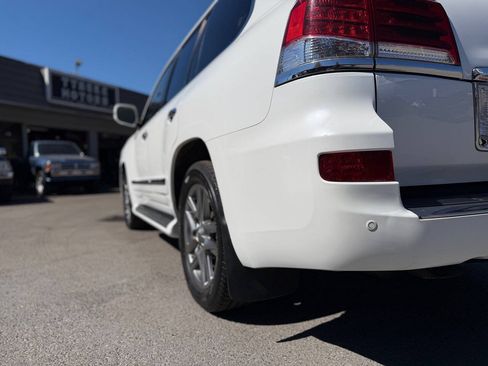 Used 2013 Lexus LX 570 4WD w/ Luxury Pkg image 26