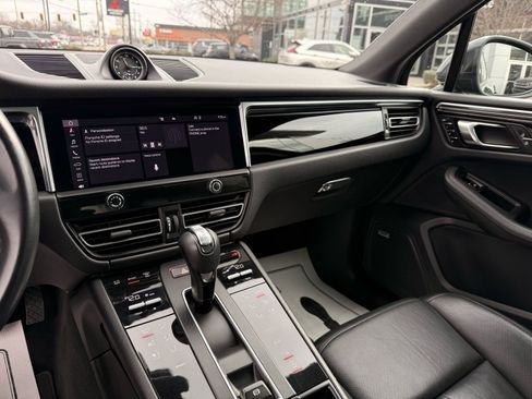 Used 2022 Porsche Macan image 47