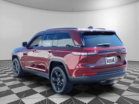 Used 2025 Jeep Grand Cherokee Limited w/ Luxury Tech Group II AWD/4WD image 8