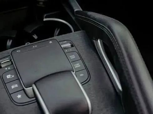 Used 2022 Mercedes-Benz GLE 350 4MATIC w/ Premium Package image 33