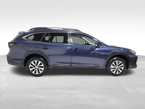 Used 2025 Subaru Outback Premium image 5