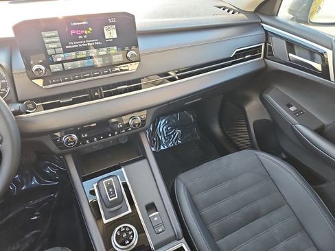 Used 2024 Mitsubishi Outlander SE image 14