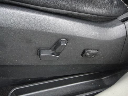 Used 2018 Dodge Grand Caravan SXT image 10