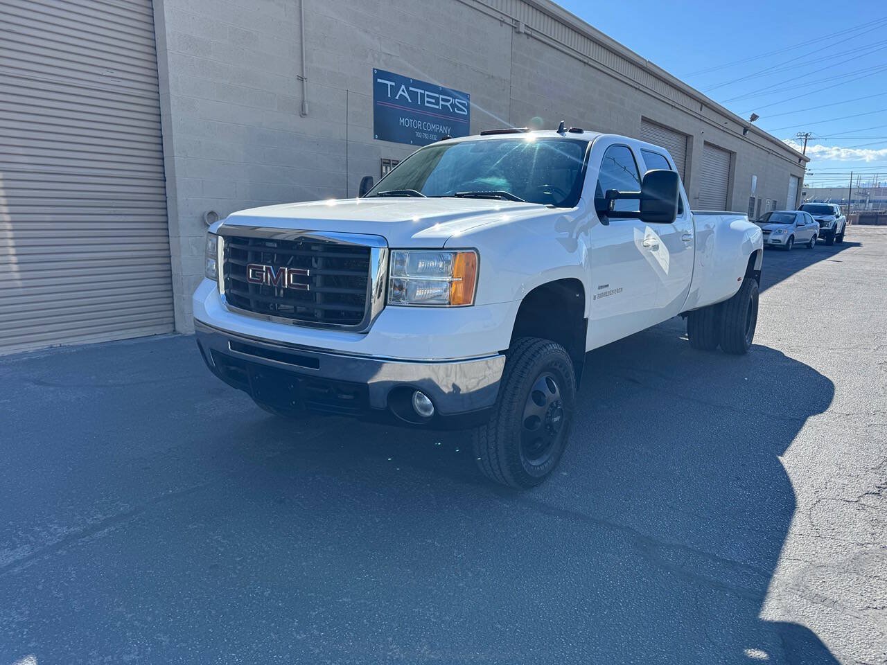 Used 2007 GMC Sierra 3500 SLT w/ Entertainment Package AWD/4WD image 2
