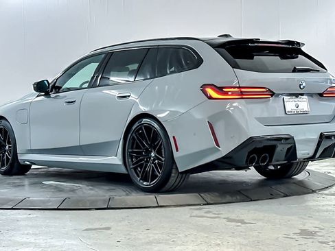 Used 2025 BMW M5 Touring w/ Executive Package image 6