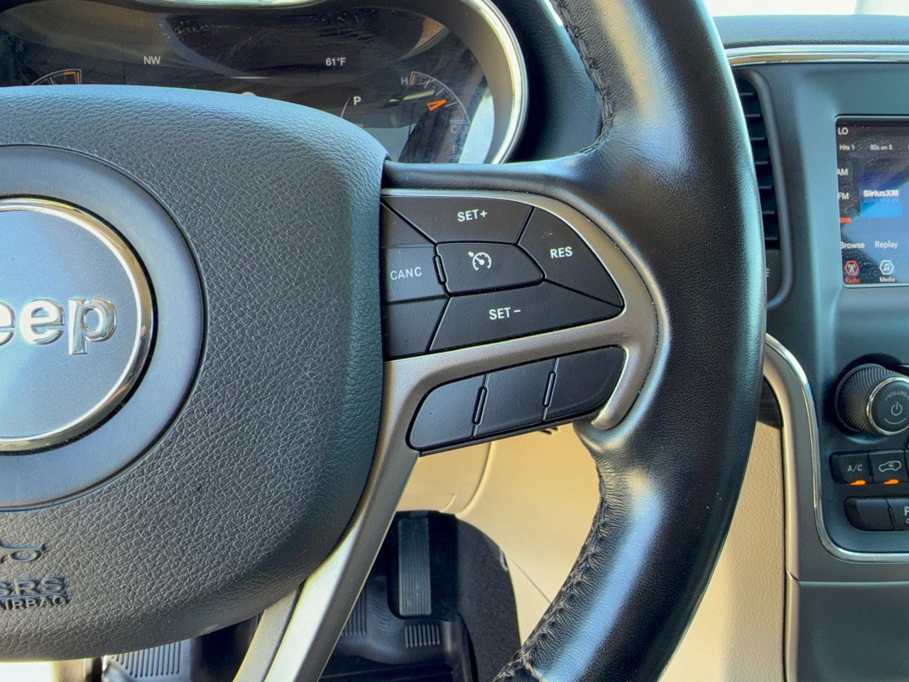 Certified 2020 Jeep Grand Cherokee Laredo AWD/4WD image 19