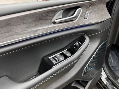 Used 2023 Jeep Grand Cherokee Overland w/ Luxury Tech Group IV image 11