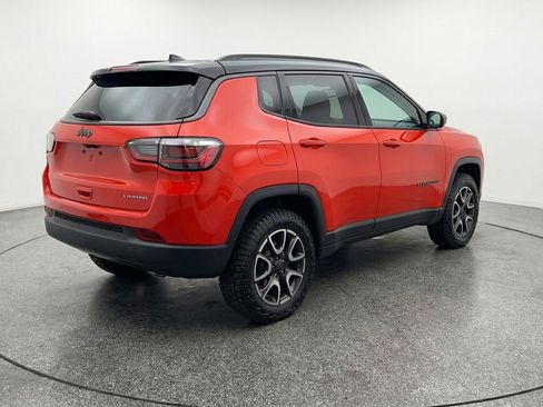 Used 2025 Jeep Compass Trailhawk AWD/4WD image 9