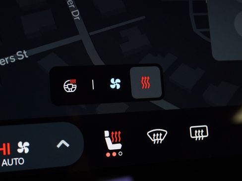 Used 2022 Rivian R1T Adventure image 24