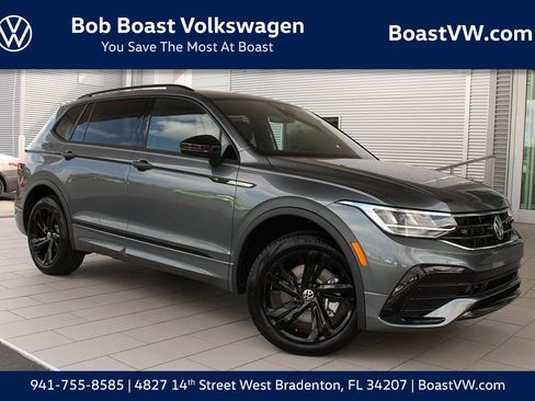 Used 2024 Volkswagen Tiguan SE R-Line image 1