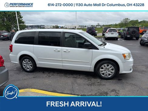 Used 2014 Dodge Grand Caravan SE w/ Quick Order Package 29E SE FWD image 3