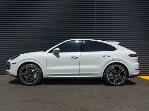 Certified 2020 Porsche Cayenne Turbo image 2