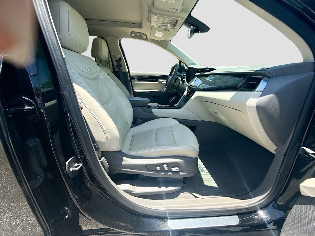 Used 2024 Cadillac XT6 Premium Luxury w/ LPO, Floor Liner Package AWD/4WD image 33