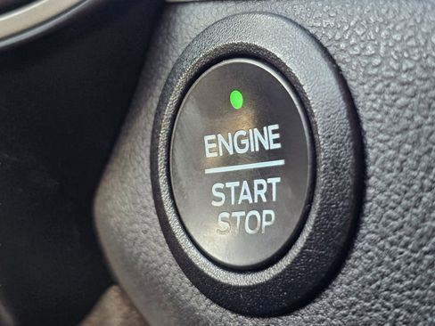 Used 2022 Ford Escape SE image 16