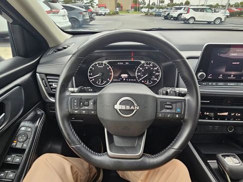 Used 2025 Nissan Rogue SV AWD/4WD image 17
