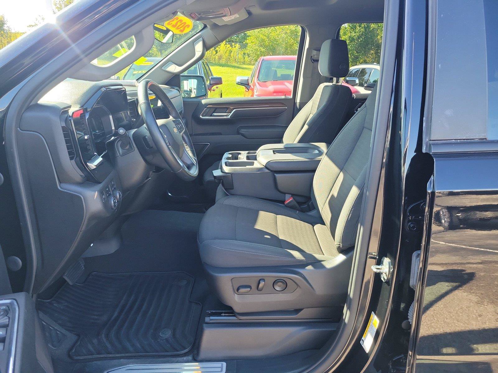Used 2023 Chevrolet Silverado 1500 LT AWD/4WD image 15