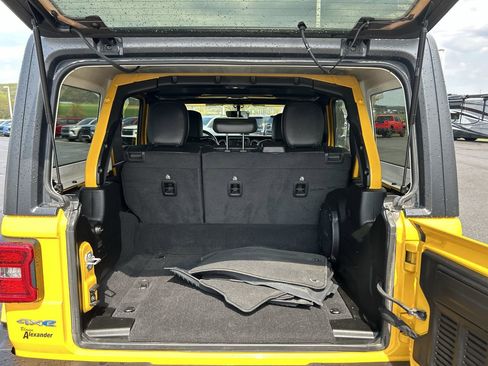 Used 2021 Jeep Wrangler Unlimited Sahara w/ Dual Top Group AWD/4WD image 18