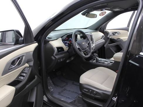 Used 2022 Chevrolet Traverse LS FWD image 15