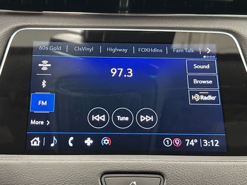 Used 2023 Cadillac XT4 Luxury w/ Cold Weather Package AWD/4WD image 33