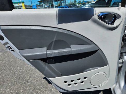 Used 2009 Chrysler PT Cruiser FWD image 15
