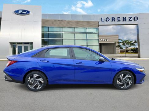 Used 2025 Hyundai Elantra Sport FWD image 4