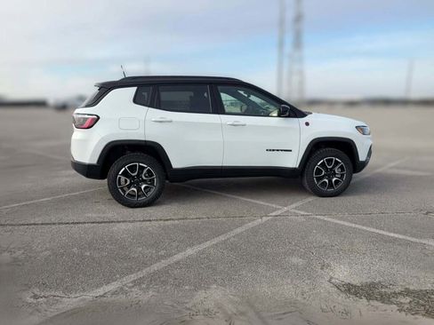 New 2026 Jeep Compass Trailhawk image 13