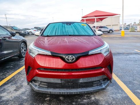 Used 2018 Toyota C-HR XLE image 4