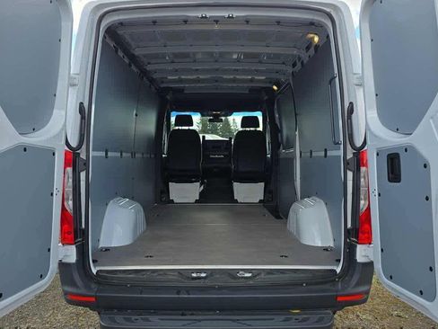Used 2025 Mercedes-Benz Sprinter 2500 image 20