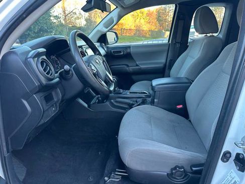 Used 2018 Toyota Tacoma SR image 16