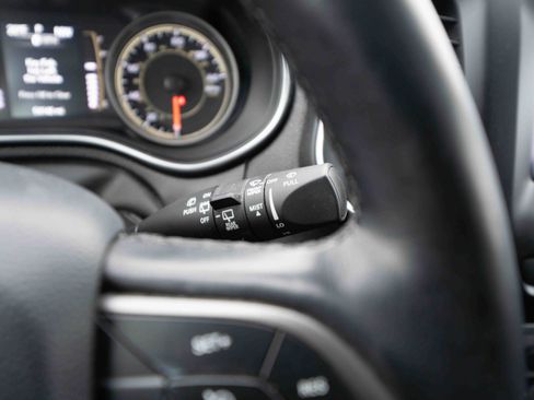 Used 2019 Jeep Cherokee Latitude Plus w/ Cold Weather Group image 14