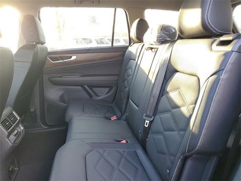 New 2025 Volkswagen Atlas SE image 12