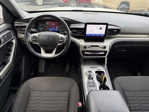 Used 2021 Ford Explorer XLT image 7