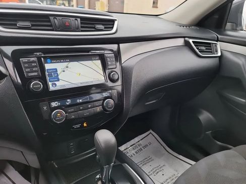 Used 2016 Nissan Rogue SV w/ SV Premium Package AWD/4WD image 16