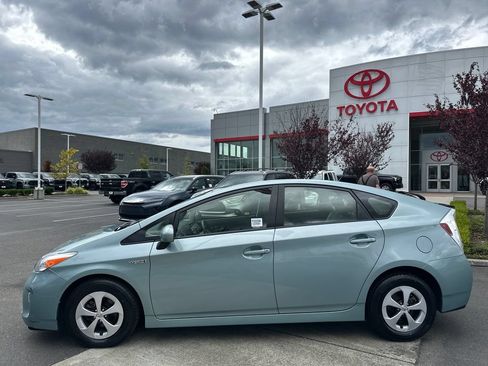 Used 2012 Toyota Prius Three FWD image 2