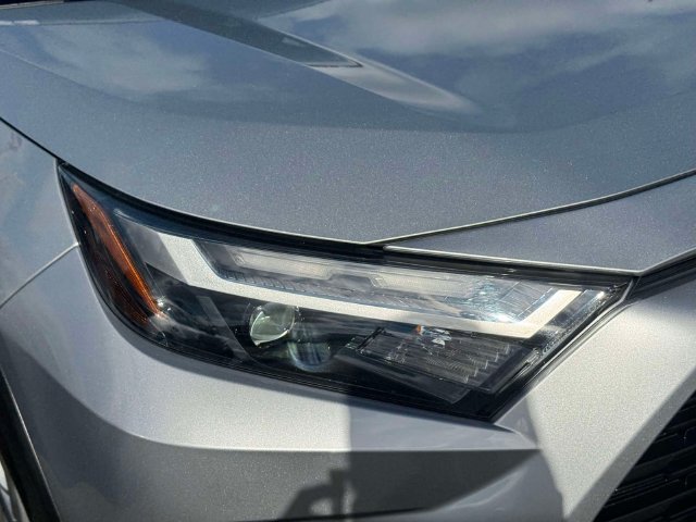 Used 2022 Toyota RAV4 XLE AWD/4WD image 12