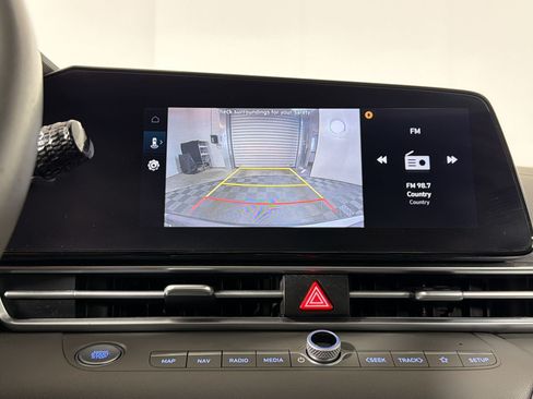 Used 2025 Hyundai Elantra SEL FWD image 18