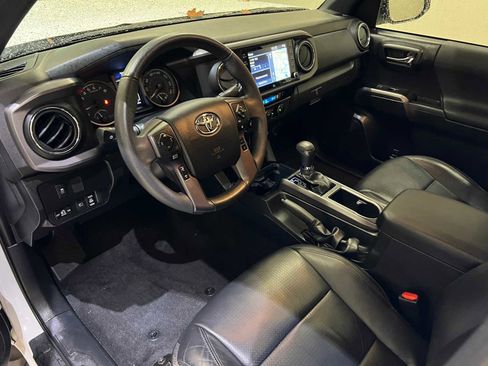 Certified 2020 Toyota Tacoma TRD Off-Road image 2