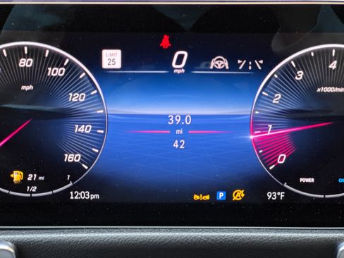 Certified 2024 Mercedes-Benz GLB 250 4MATIC image 27